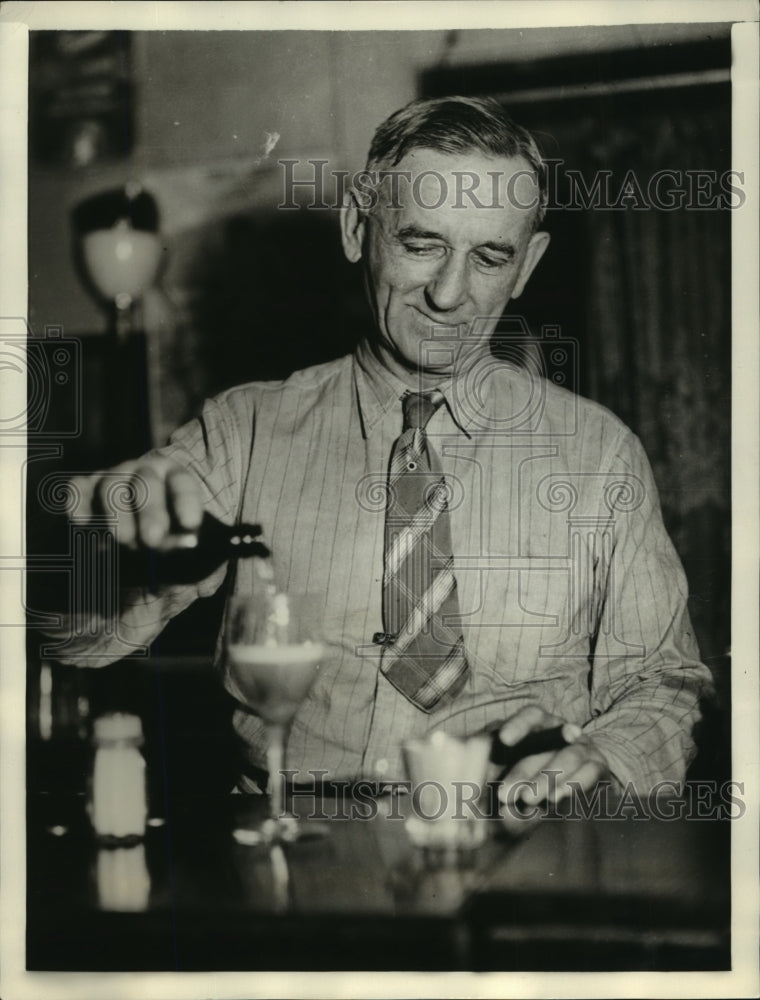 Press Photo Alcide Froidevaux at his tavern in San Carlos CA - Historic Images