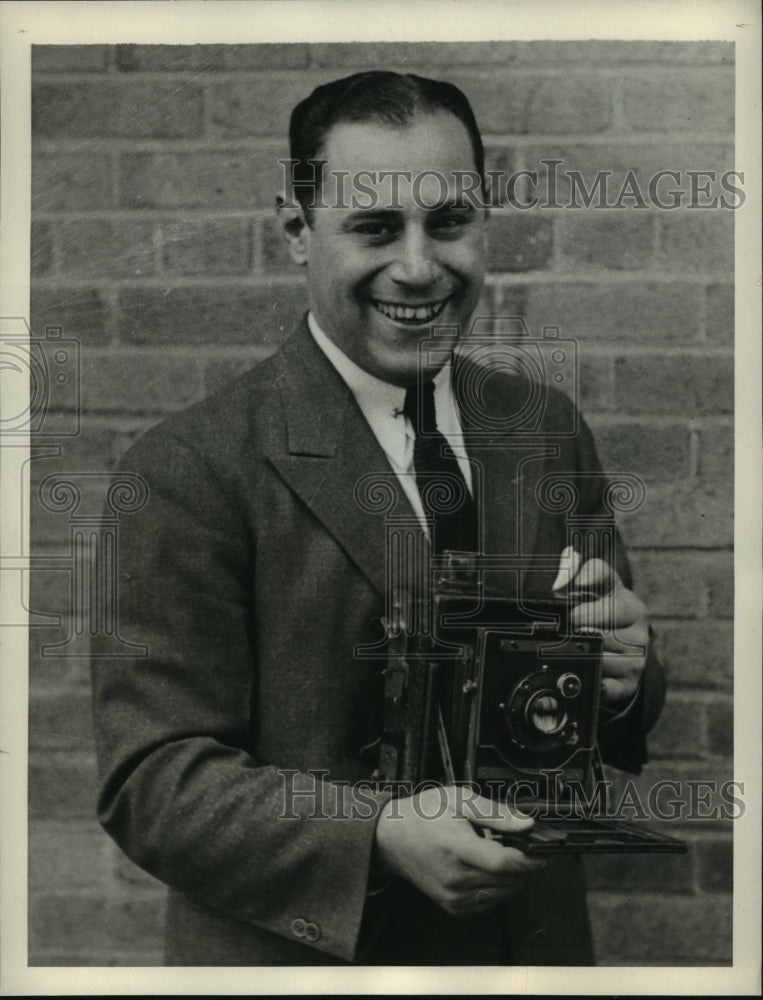 1936 Press Photo Frank Muto staff camerman for International News - Historic Images