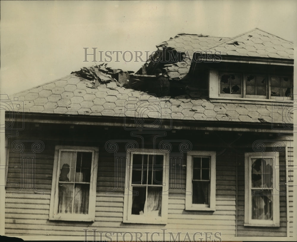 1928 Press Photo Quincy MA hole in home&#39;s roof from plane crash - sbx01384-Historic Images
