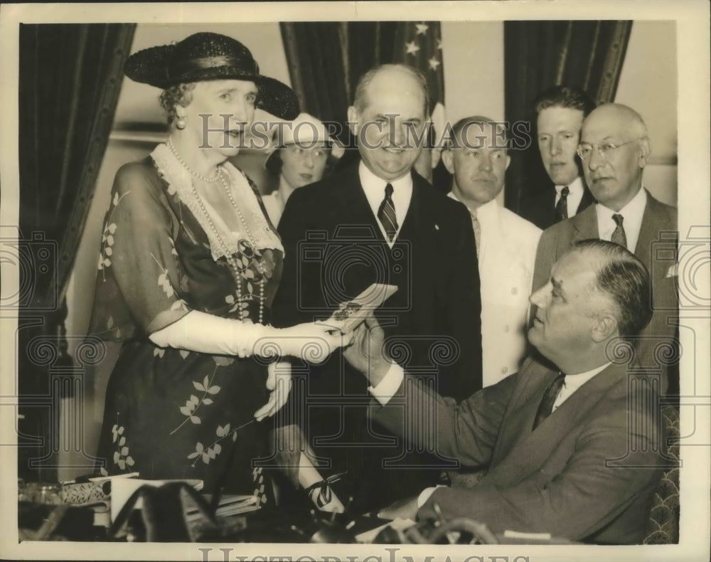 1935 Press Photo President FD Roosevelt, Mrs John A Dougherty, Col JA Moss - Historic Images