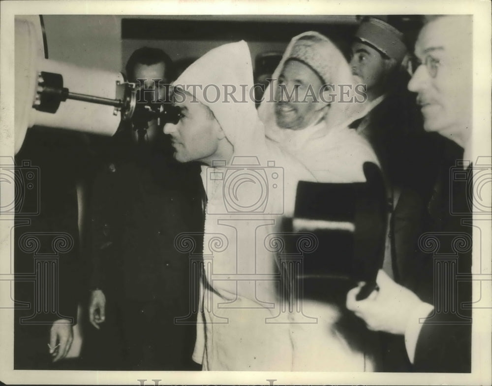1933 Press Photo The Sultan of Morocco at exposition in Paris France - Historic Images