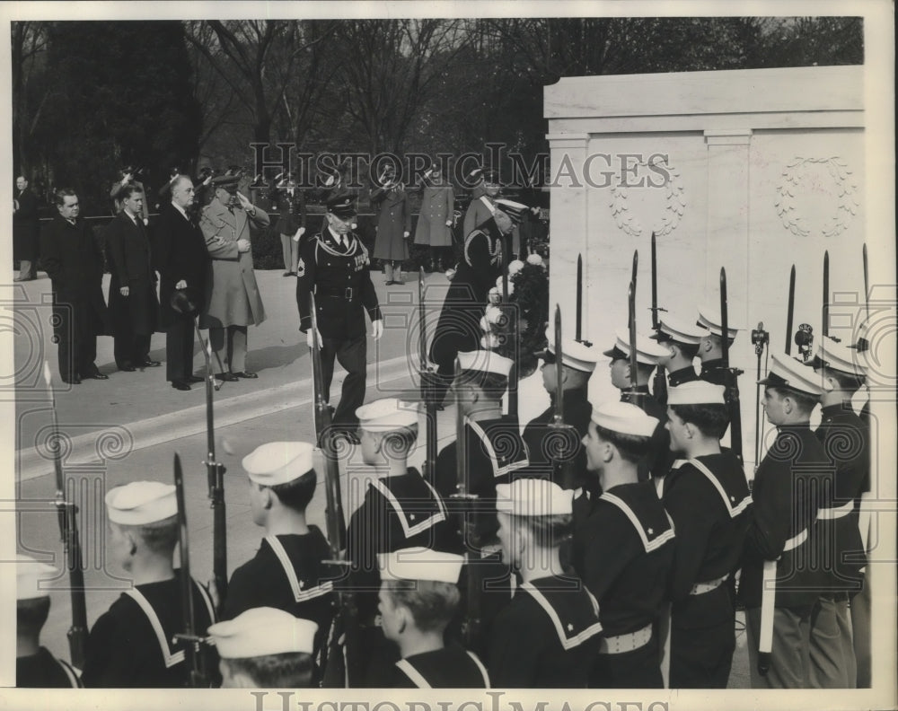 1940 Press Photo President honors unknown soldier - Historic Images