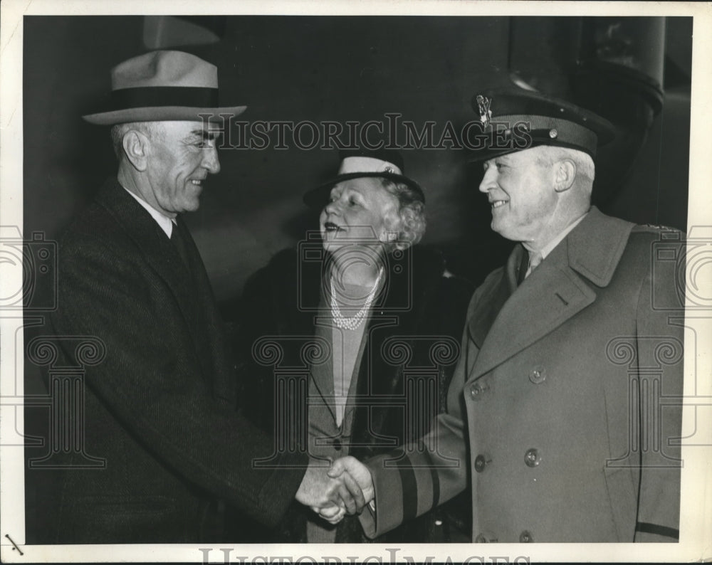 Press Photo Two men shake hands while woman looks on - Historic Images