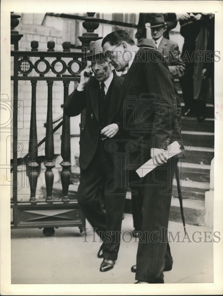 1941 Press Photo actor George Arliss leaving court with counsel G. D. Roberts - Historic Images