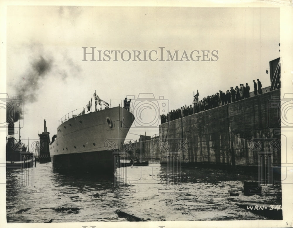 1940 Press Photo Submarine Chaser of New Fleet launched Montreal Shipyard - Historic Images