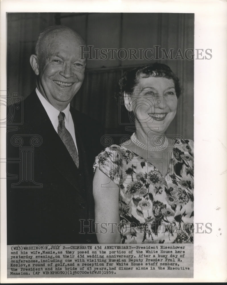 1959 Press Photo Pres. Eisenhower and wife, Mamie, celebrate 43rd anniversary - Historic Images