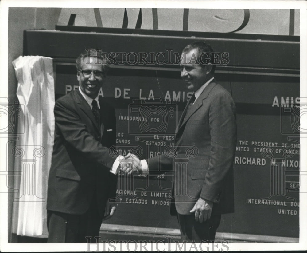 Press Photo Richard Nixon shakes hand with man - sbx05187-Historic Images