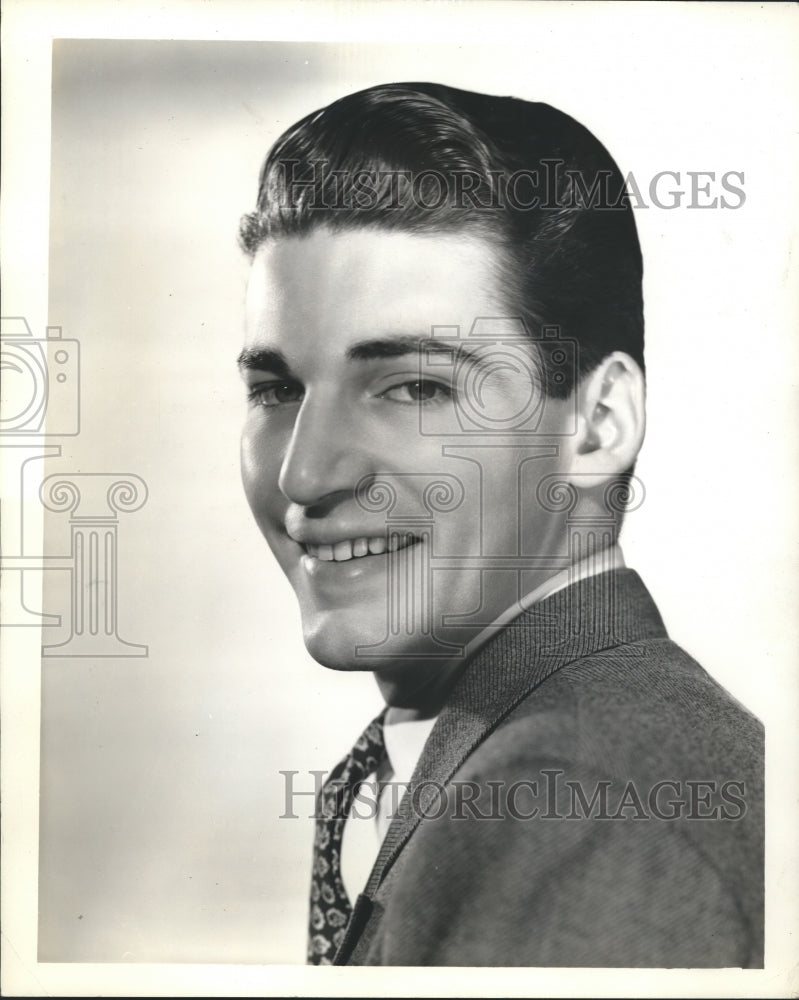 1935 Press Photo DeWolf Hopper Jr. joins cast of Roses and Drums - Historic Images