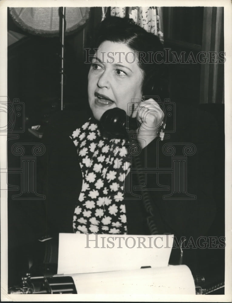 1941 Press Photo Hollywood columnist Louella Parsons to launch new radio show-Historic Images