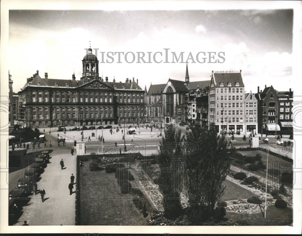 1940 Press Photo The Royal Palace Of Holland Was In the Path Of German Bombers-Historic Images