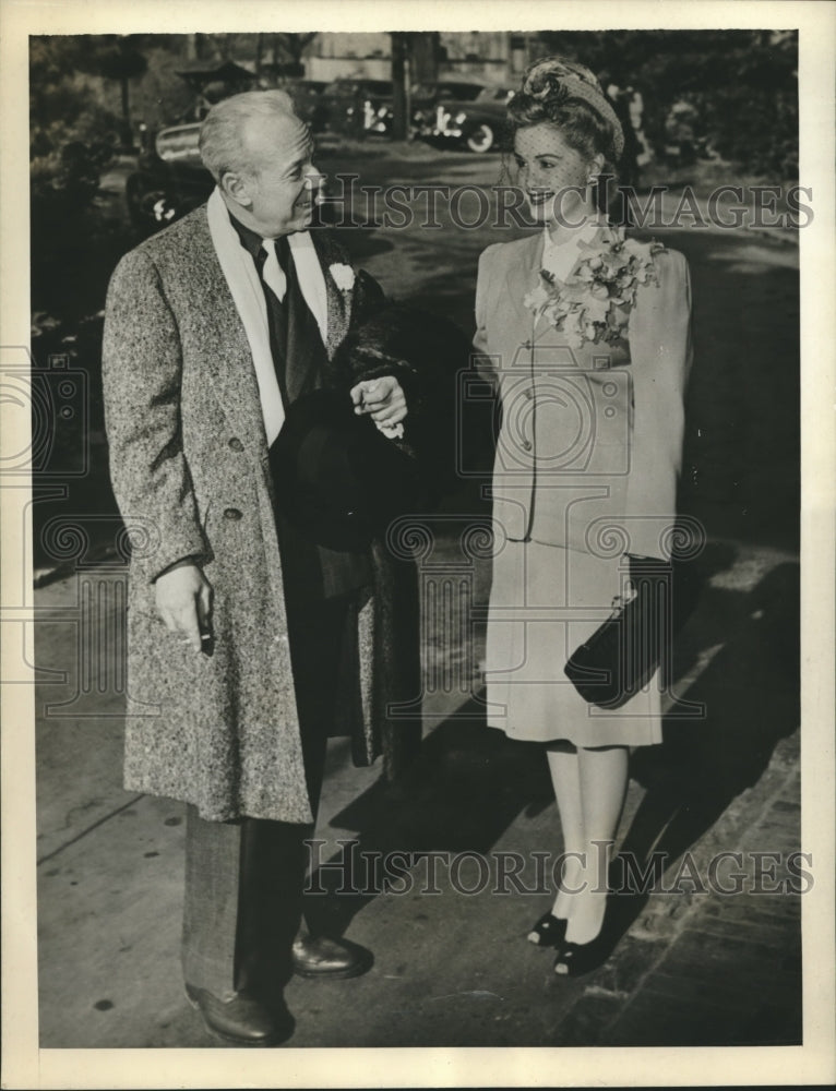 1941 Press Photo Tommy Manville &amp; his 5th wife Bonita Edwards in Greenwich CT-Historic Images