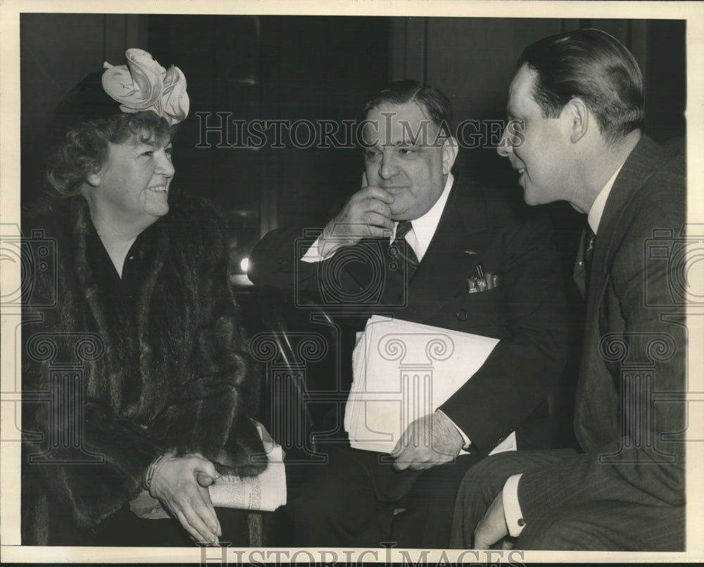 1943 Press Photo Mayor Fiorello La Guardia asked Tank Car Diversion - sbx08019-Historic Images