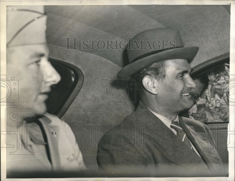 1945 Press Photo Capt Wiedemann Hitler's Aide de camp & Lt Guy Martin in US-Historic Images