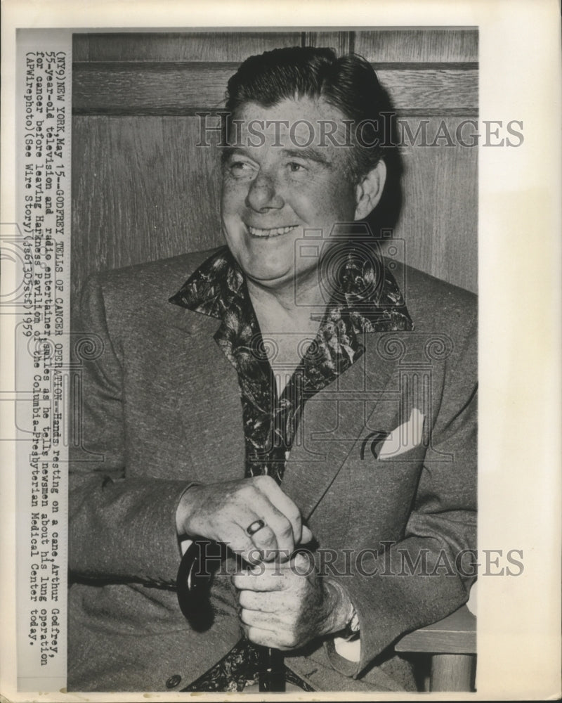 1959 Press Photo Arthur Godfrey Tells News About Lung Operation for Cancer-Historic Images