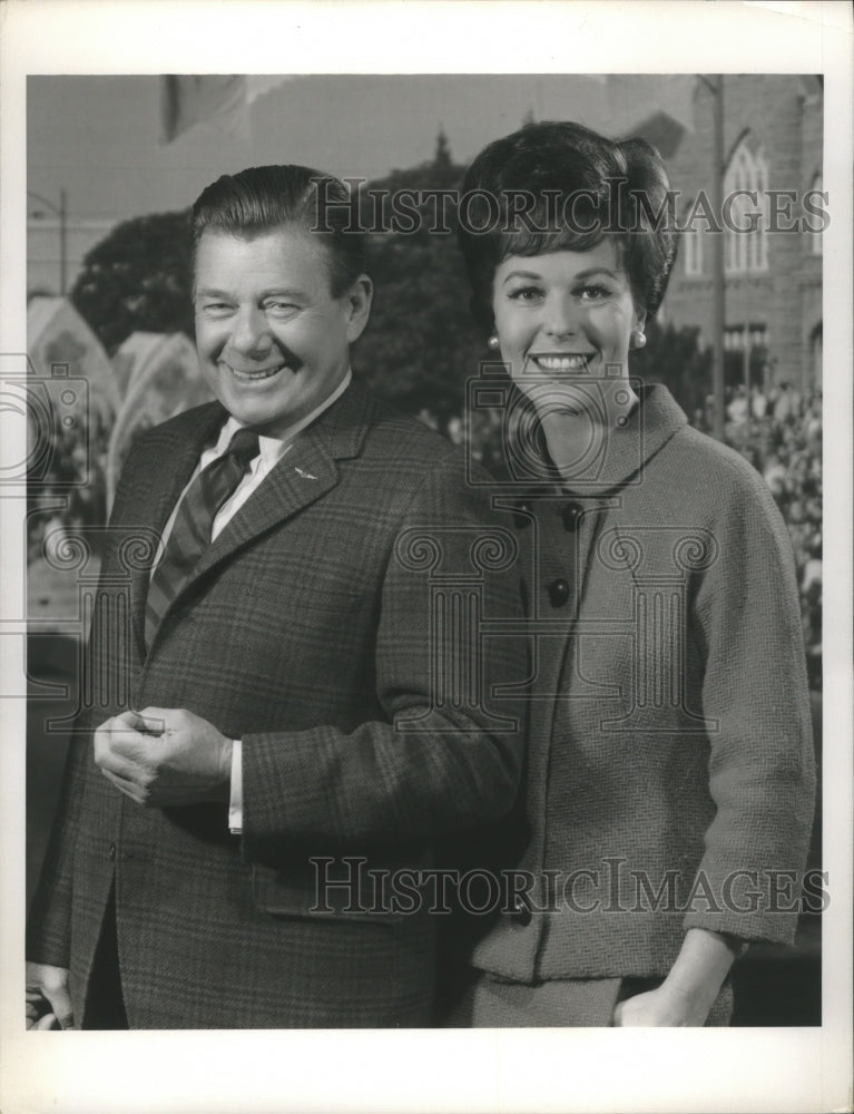 1966 Press Photo Arthur Godfrey and Bess Myerson Report Macy's Parade in NY - Historic Images