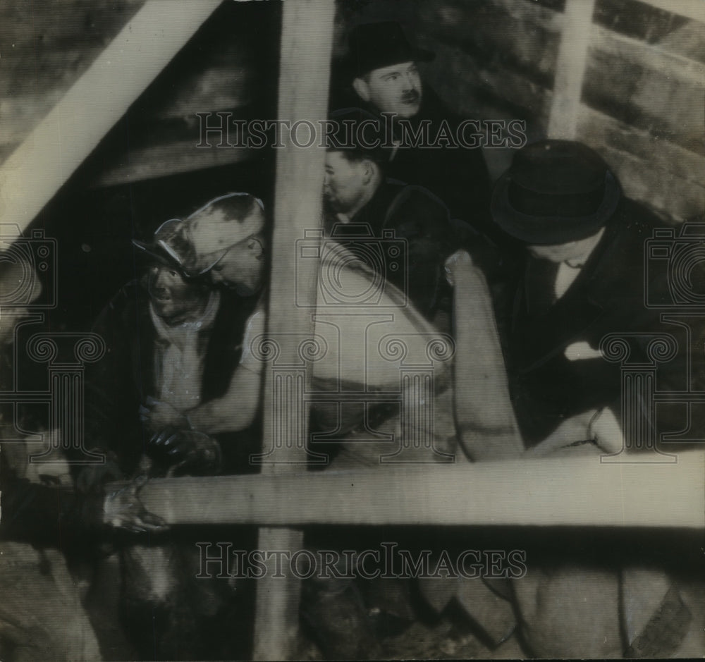 Press Photo Nova Scotia Mine burial victim Dr.D.E.Robertson being brought alive-Historic Images