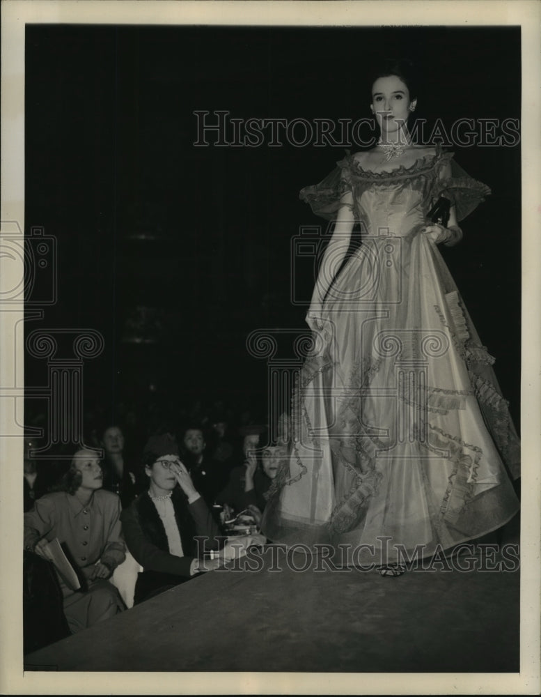 1945 Press Photo Mrs. Stanley Mortimer Jr., America's Best Dressed Woman-Historic Images