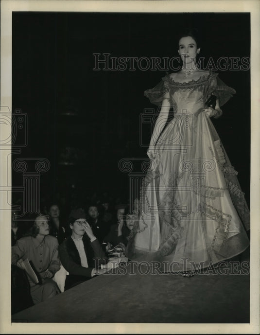 1945 Press Photo Mrs. Stanley Mortimer Jr., America's Best Dressed Wom –  Historic Images