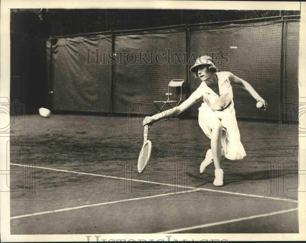 1933 Press Photo Sheila Hewitt at Girls Junior Lawn Tennis Championships, London - Historic Images