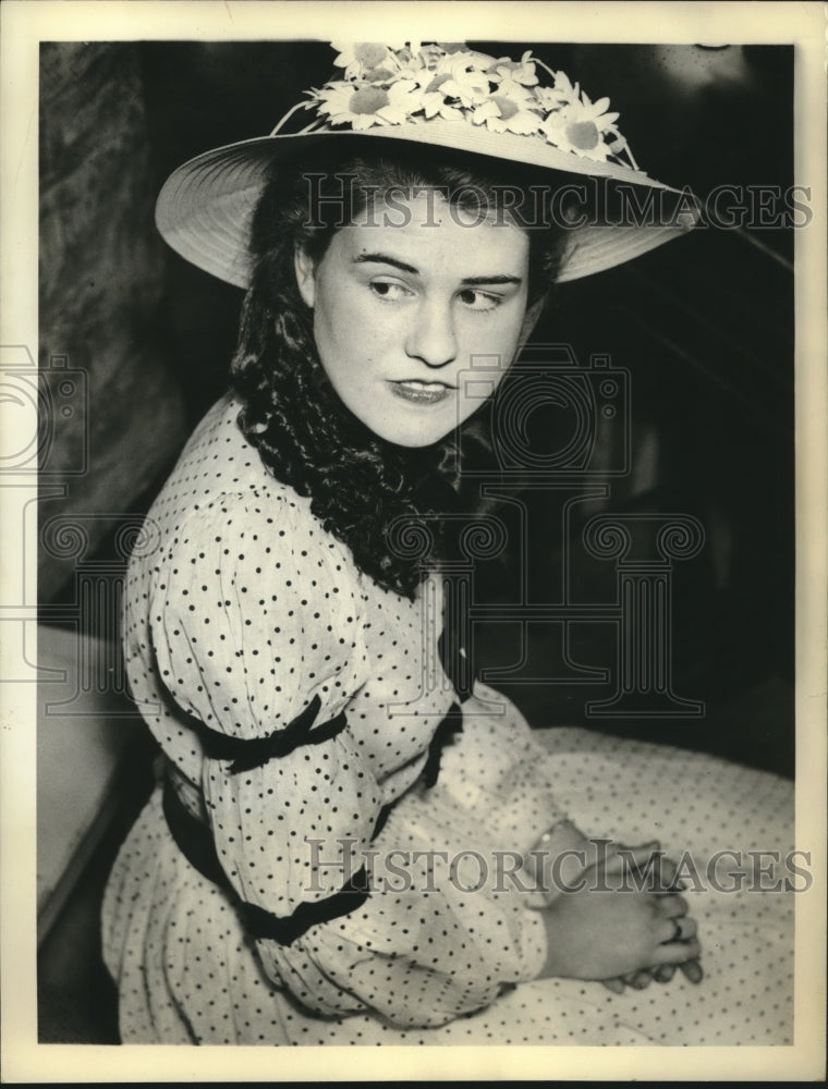 Press Photo Jean Wallace Shown Wearing Her Georgia Type Dress Of 1930 press-photo-jean-wallace-shown-wearing-her-georgia-type-dress-of-1930