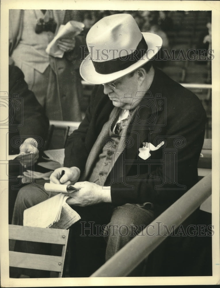Press Photo Assistant Postmaster General W.W. Howes Picks Rag to Carry Mail In - Historic Images