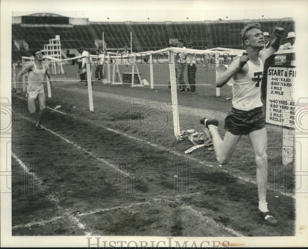 1946 Don Sparks of Fort Worth Sets New Mile Record at 4:30.9-Historic Images