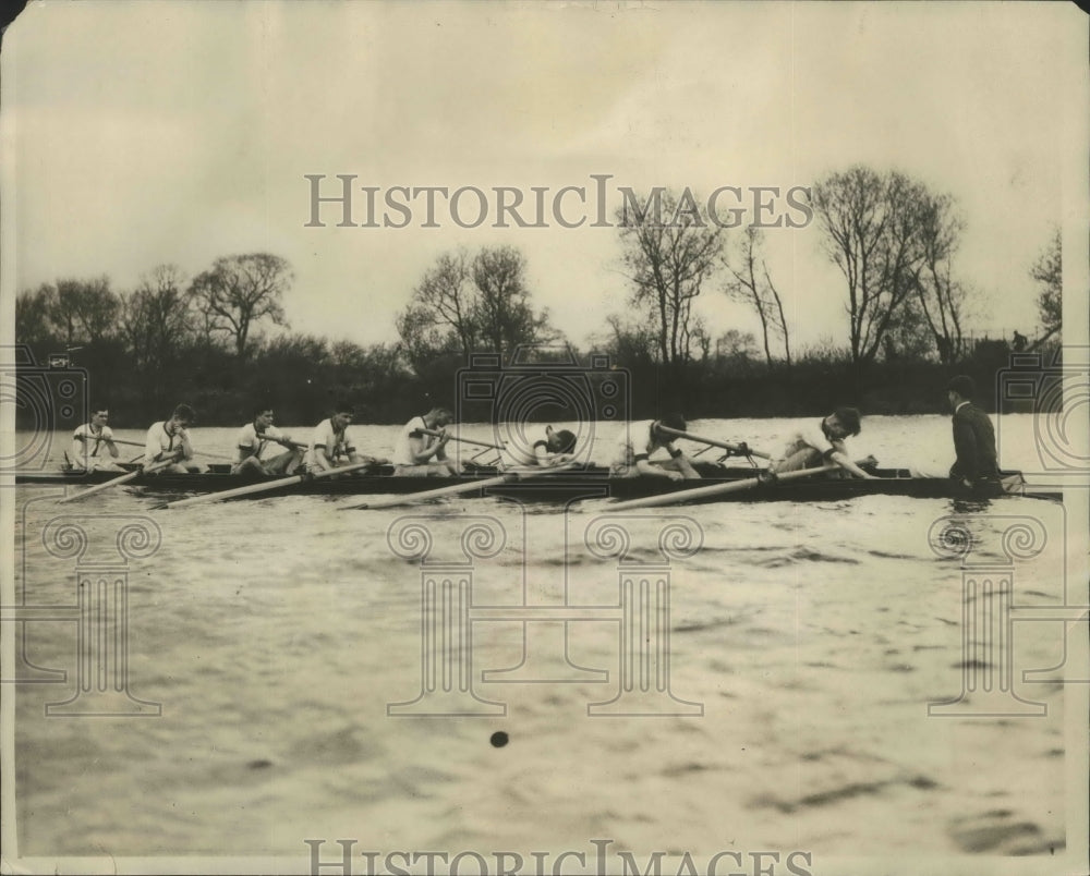 1928 Press Photo Exhausted Oxford Crew Bent Over After Crossing Finish Line - Historic Images