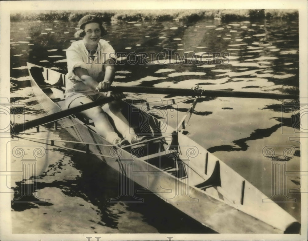 1923 Press Photo Jeanette Osborn in new type of Wherry Boat - Historic Images