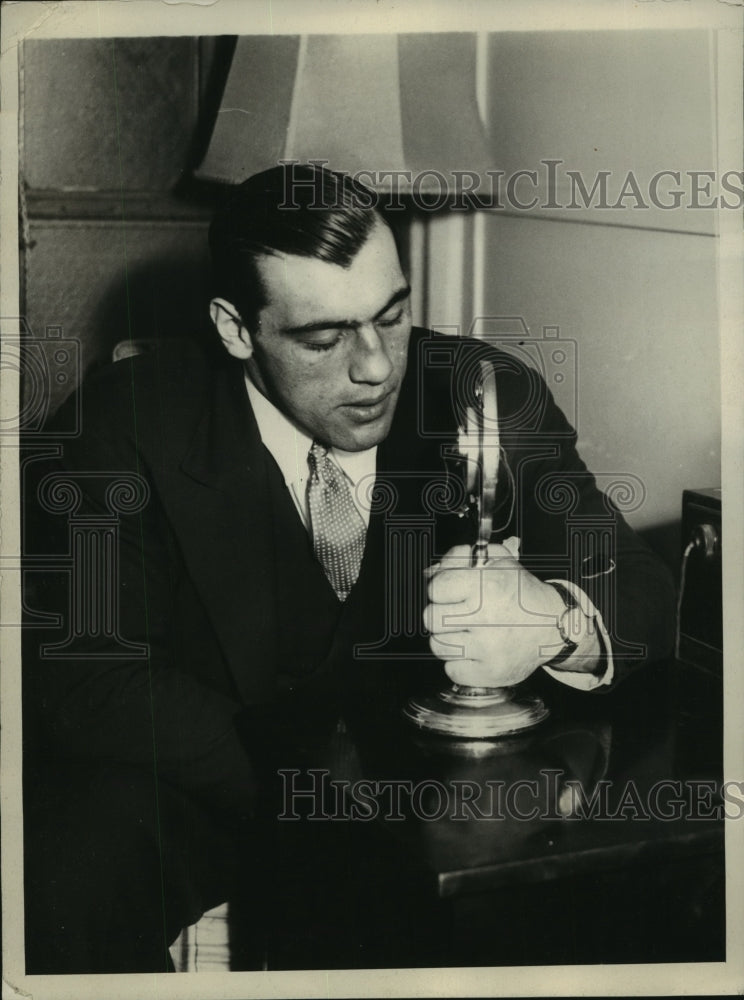 1931 Press Photo boxer Primo Carnera on sports radio show in New York- Historic Images