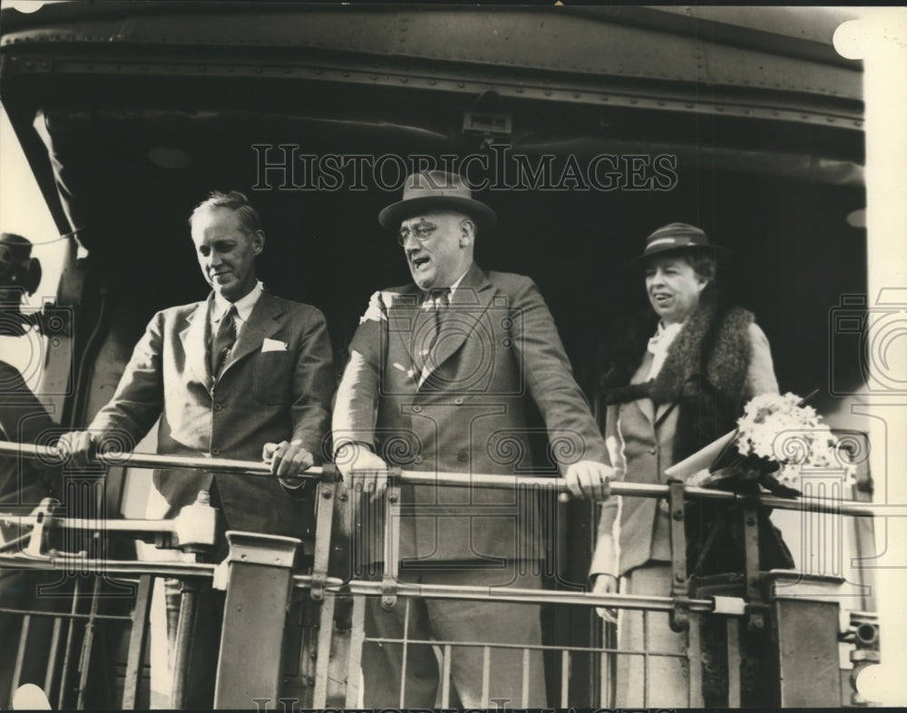 1901 Pres.and Mrs. Roosevelt leaving Warm Spring  en route to Wash.-Historic Images