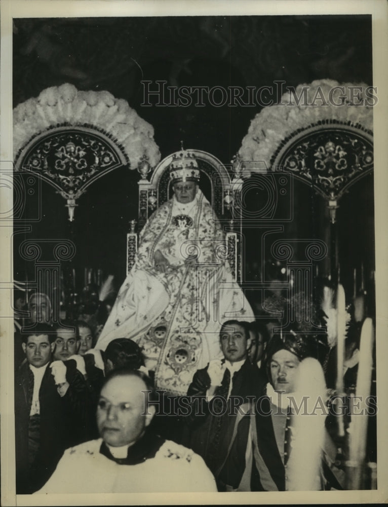 Famous Triple Crown of St. Peter Pope Pius Being Borne in State-Historic Images