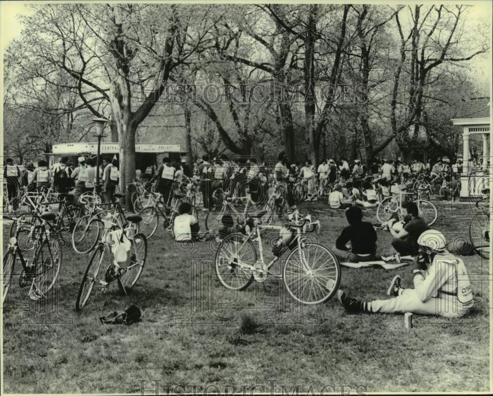 1979 Bicyclists resting at Snug Harbor Cultural Center - Historic Images
