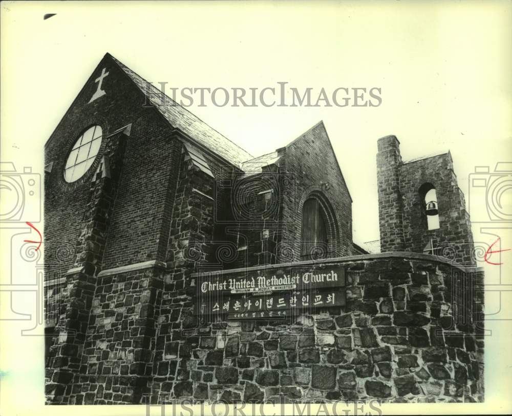 1979 Press Photo Exterior of Christ United Methodist Church &amp; bilingual sign - Historic Images