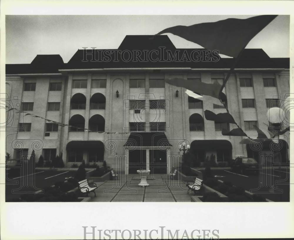 1991 Press Photo Exterior of LePac apartments at 1000 Targee Street in Concord - Historic Images