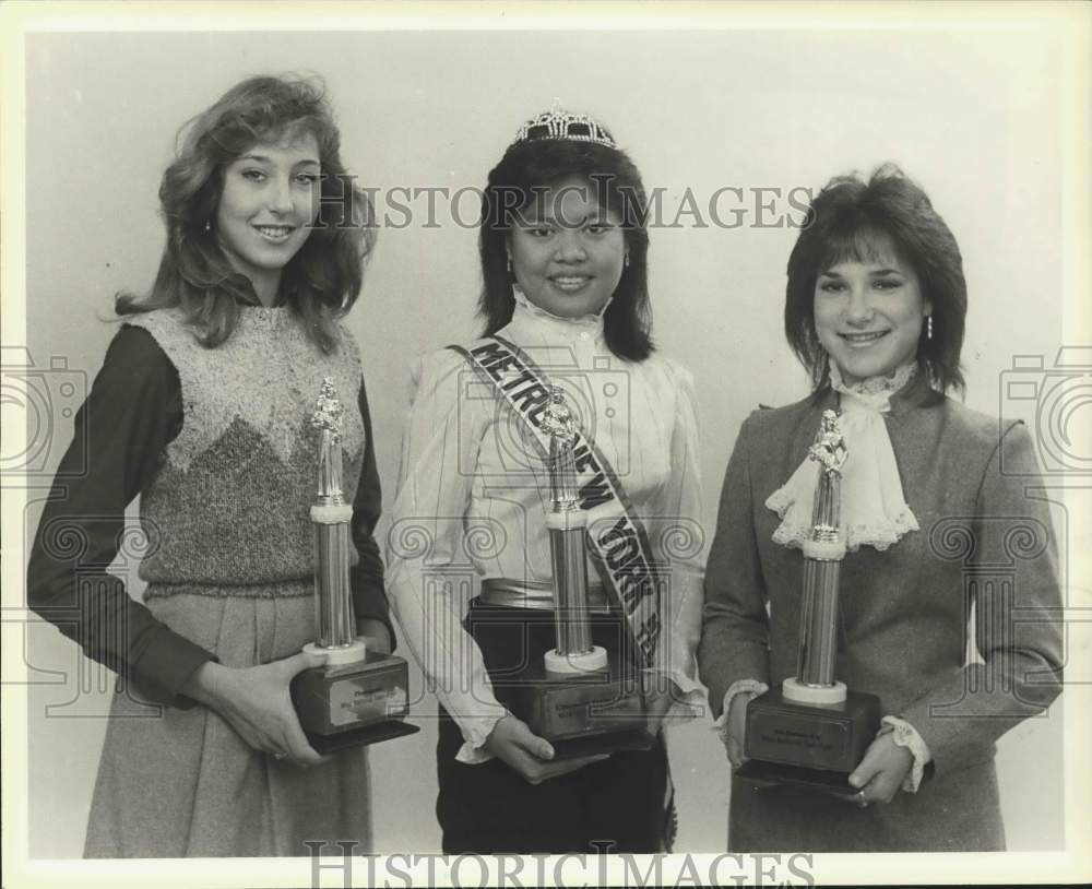 1984 Press Photo Miss Metro New York pageant contestants with trophies - Historic Images