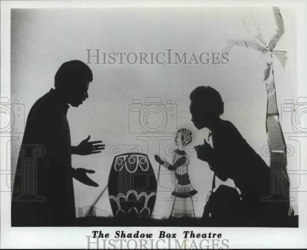 Press Photo A scene from &quot;The African Drum,&quot; performed by Shadowbox Theatre - Historic Images