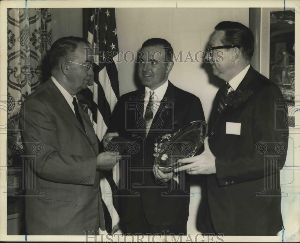 1964 Press Photo Staten Island Savings Bank President Theodore S. Faller & group - Historic Images