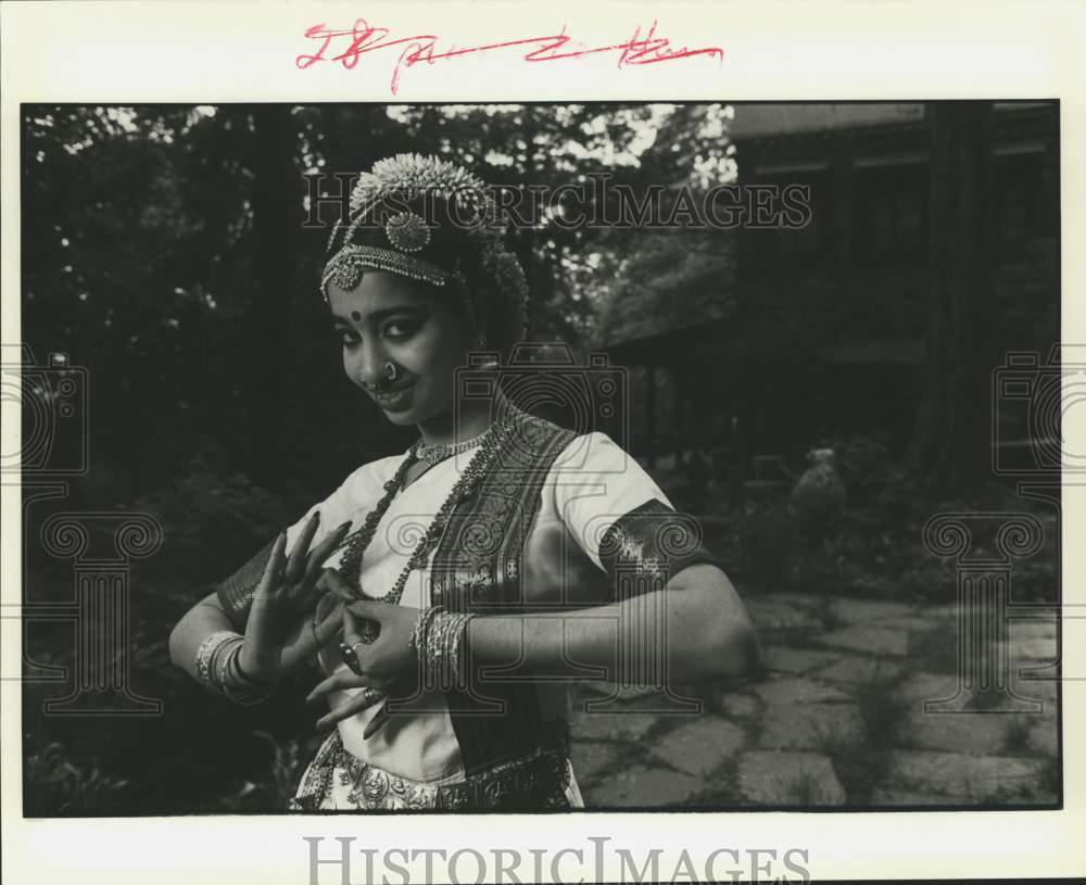 Press Photo Raja Rajeswari of the Padmalaya Dance Academy at the Tibetan Museum - Historic Images