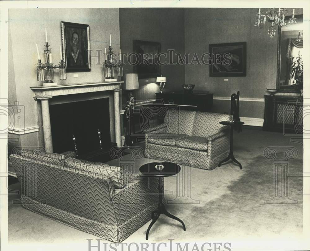 1980 The living room at Gracie Mansion - Historic Images