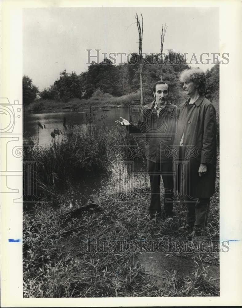 1987 Biologist Joseph Pane & other view flood  site, New York - Historic Images
