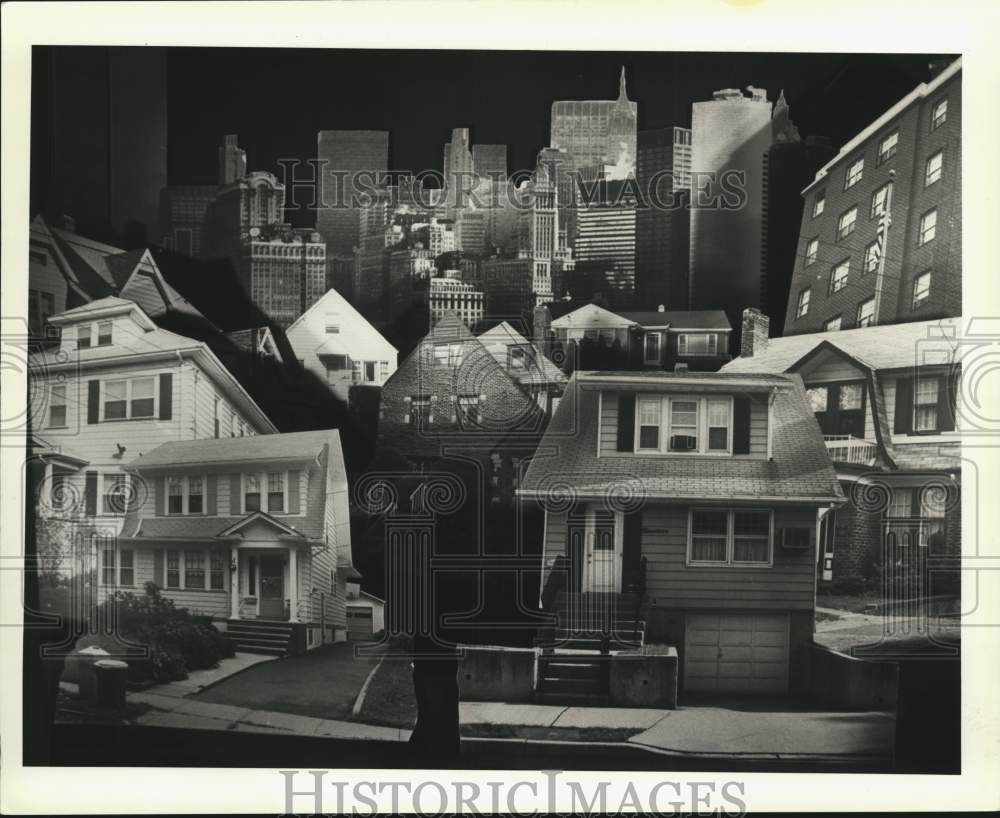 1989 Press Photo &quot;Beyond The Bridge&quot; exhibit at the Staten Island Museum - Historic Images