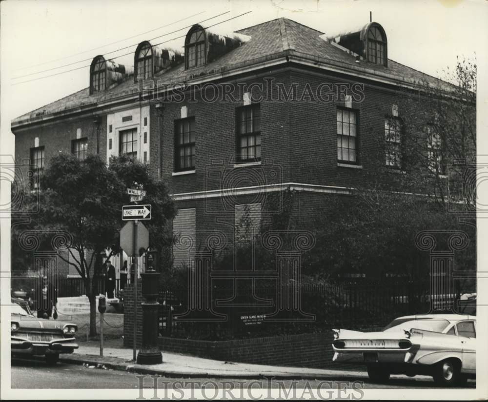 1967 Exterior view of the Staten Island Museum-Historic Images