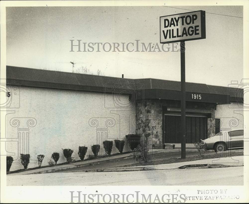 1993 Exterior view of Daytop Village, Mariners Harbor - Historic Images