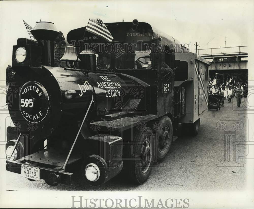 1975 Press Photo American Legion 40 &amp; 8 locomotive in a parade, Dongan Hills - Historic Images