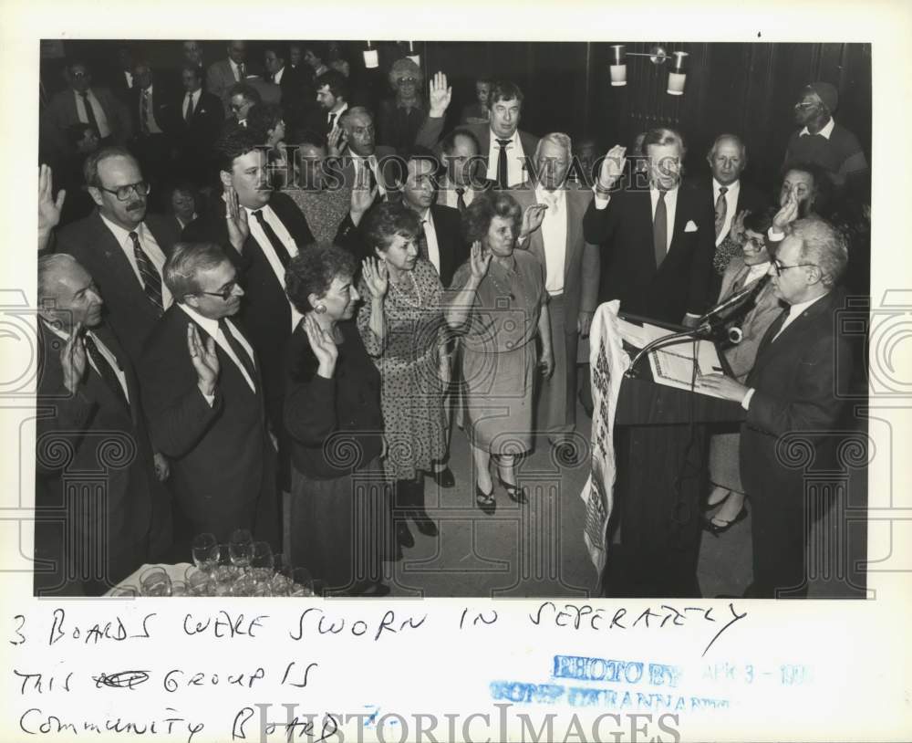 1990 Press Photo Community Board 2 members sworn in by the Borough President - Historic Images