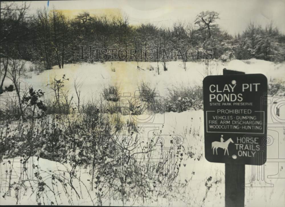 1981 Clay Pit Ponds horse trails only sign - Historic Images