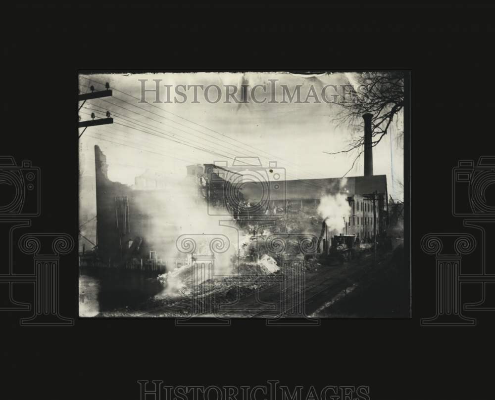 Press Photo View of the U.S. Gypsum King Blasters Mill Fire - Historic Images