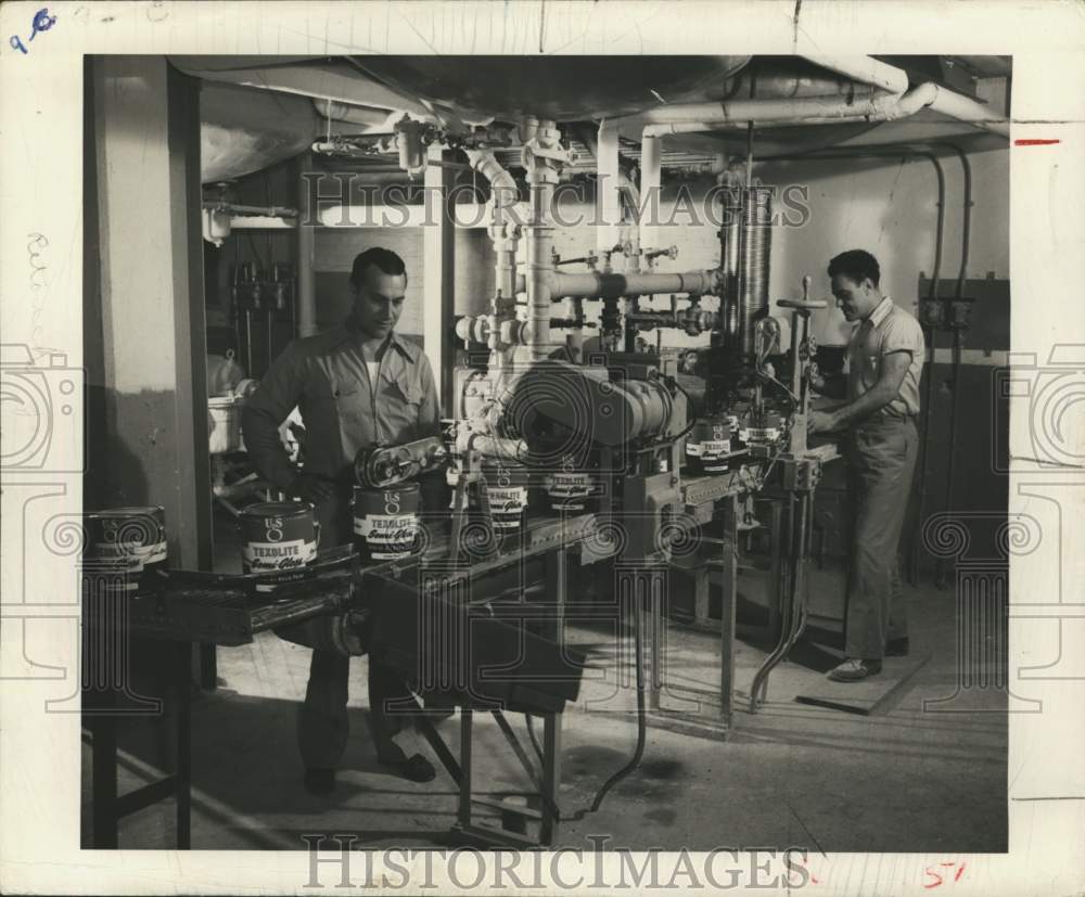 1952 Press Photo Workers clean up table & machine inside the U.S. Gypsum plant - Historic Images