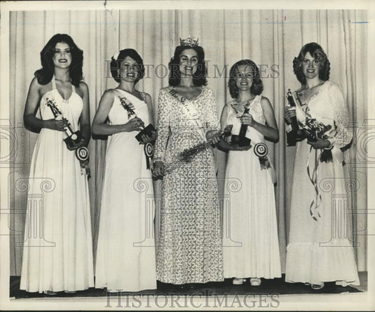 1978 Press Photo Miss Staten Island Katherine Harrison and group - Historic Images