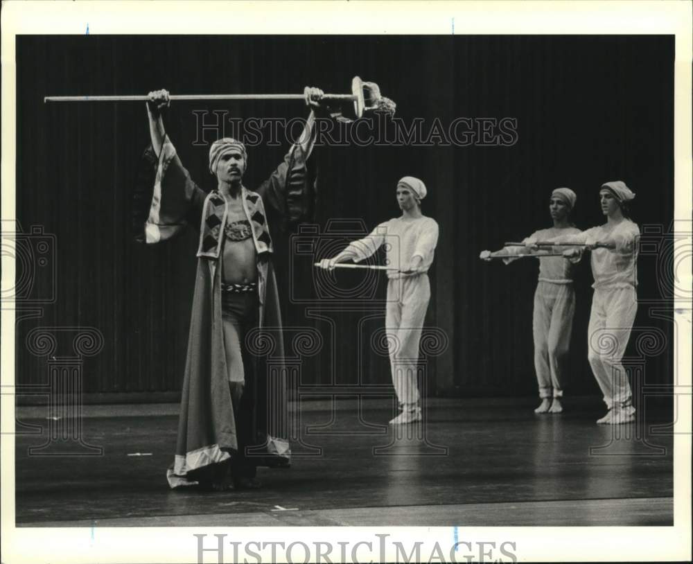 1983 Press Photo Clive Thompson Dance Company dancers performing - Historic Images
